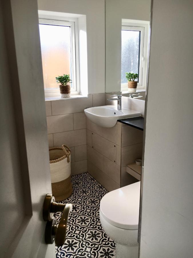 Upstairs At 33 - Self Check In Boutique Accommodation In Worcester Centre Bagian luar foto