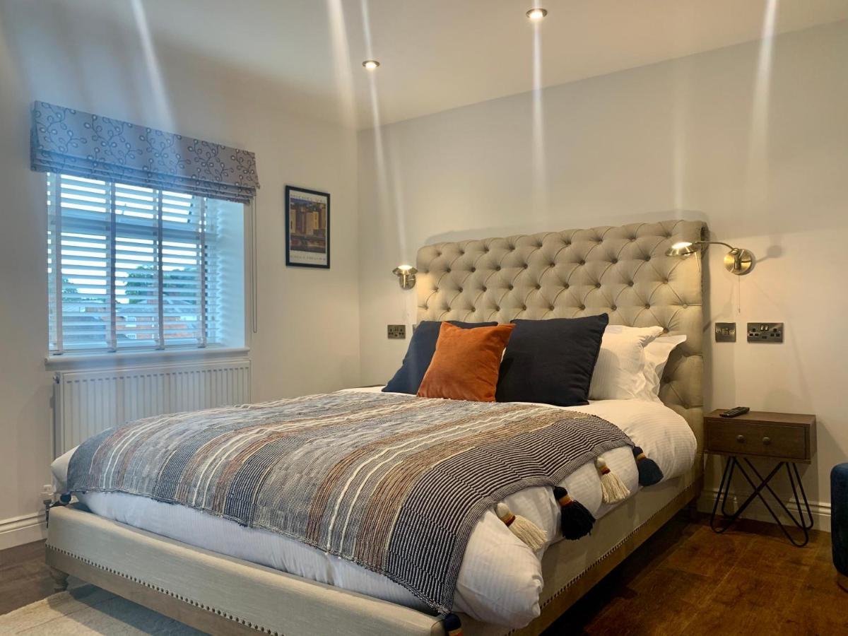 Upstairs At 33 - Self Check In Boutique Accommodation In Worcester Centre Bagian luar foto