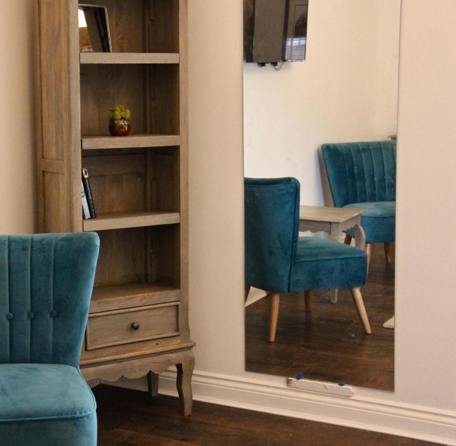 Upstairs At 33 - Self Check In Boutique Accommodation In Worcester Centre Bagian luar foto