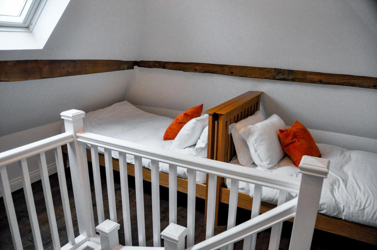 Upstairs At 33 - Self Check In Boutique Accommodation In Worcester Centre Bagian luar foto