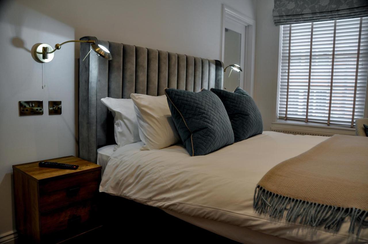 Upstairs At 33 - Self Check In Boutique Accommodation In Worcester Centre Bagian luar foto