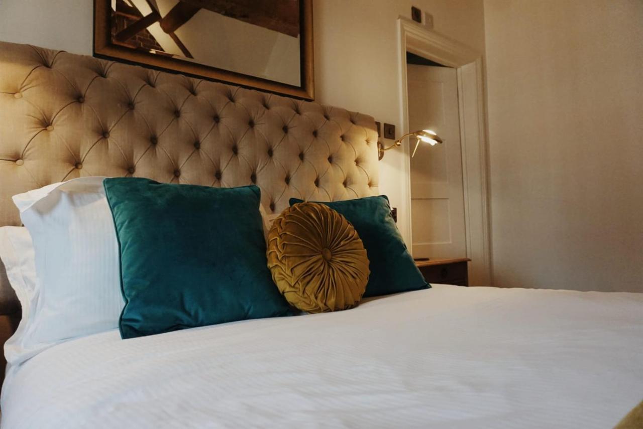 Upstairs At 33 - Self Check In Boutique Accommodation In Worcester Centre Bagian luar foto